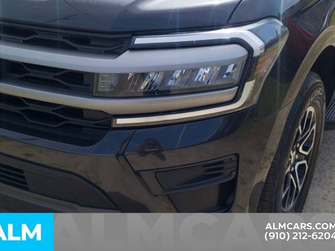 Used 2024 Ford Expedition XLT image 13