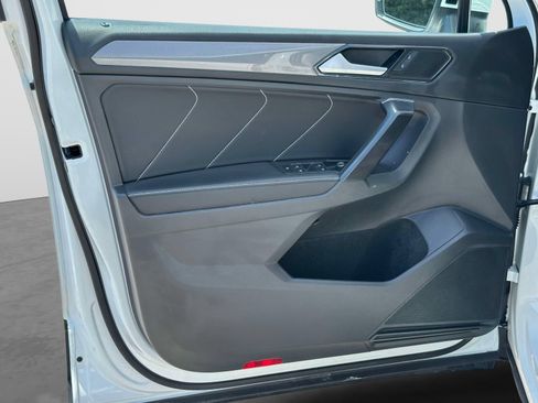 Certified 2022 Volkswagen Tiguan SE FWD image 16