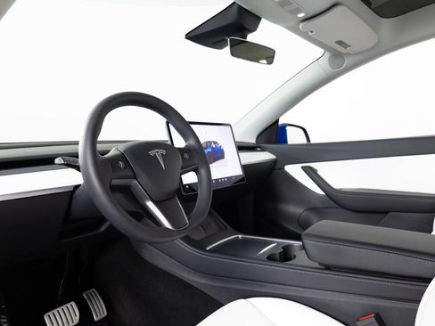 Used 2022 Tesla Model Y Performance image 13