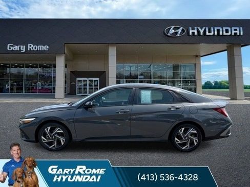 Certified 2025 Hyundai Elantra SEL FWD image 13