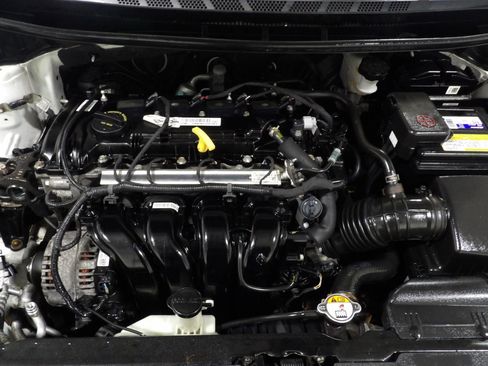 Used 2017 Kia Forte LX image 14