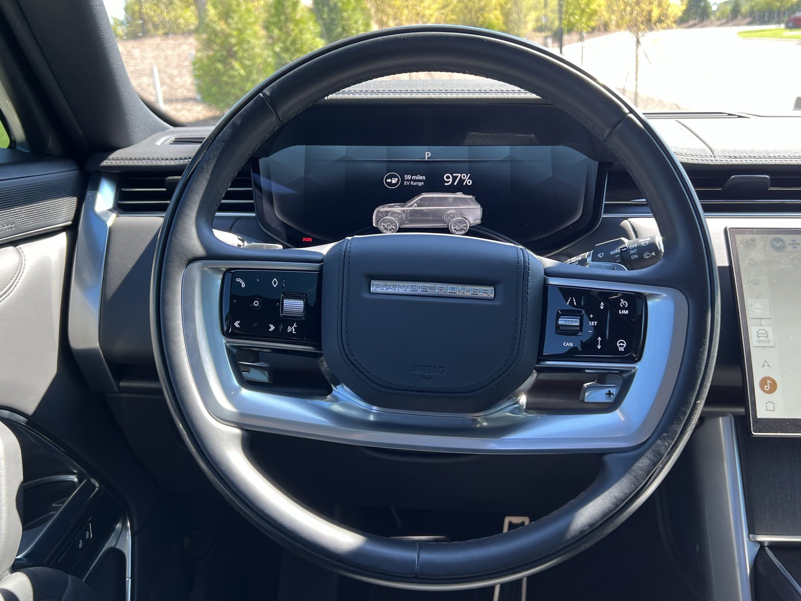 Used 2025 Land Rover Range Rover SE AWD/4WD image 17