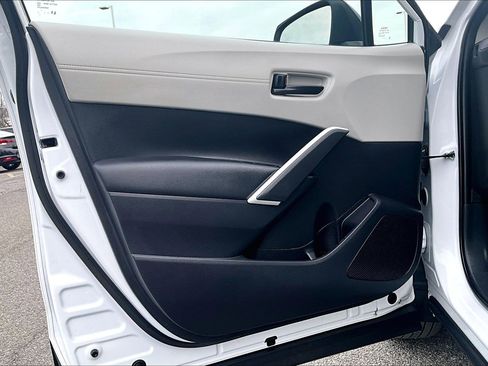 Used 2024 Toyota Corolla Cross L image 20