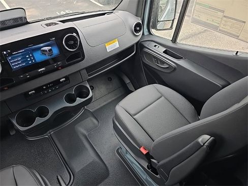 New 2025 Mercedes-Benz Sprinter 2500 image 21