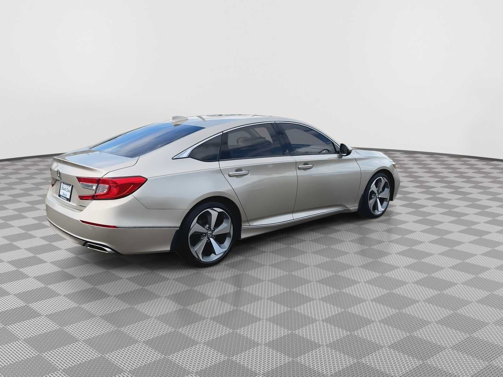 Used 2018 Honda Accord Touring image 8