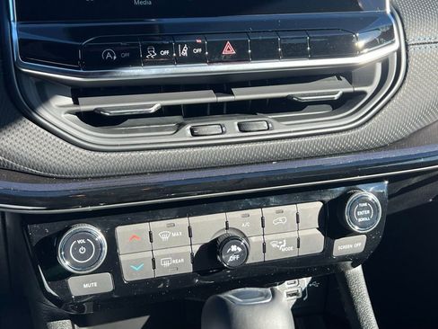 New 2026 Jeep Compass Latitude image 32