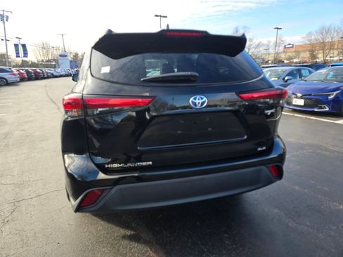 Used 2022 Toyota Highlander XLE image 6