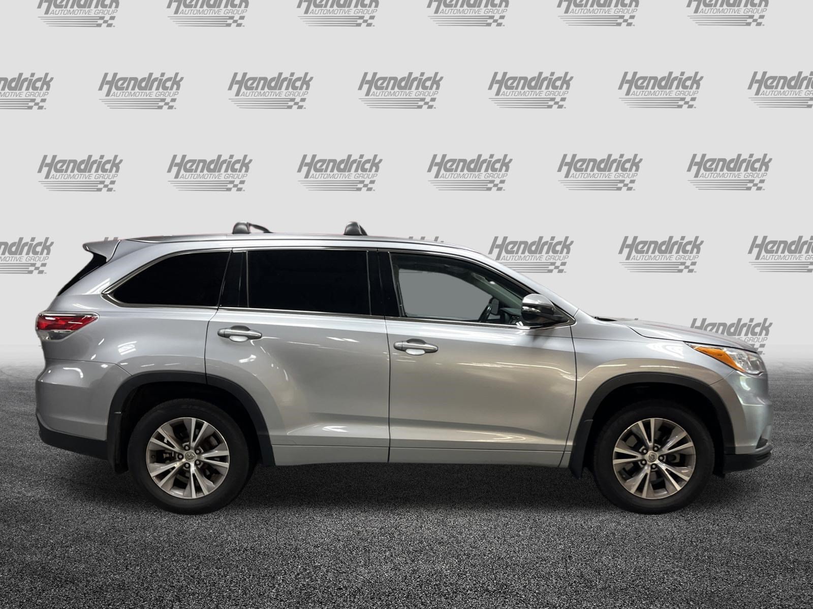 Used 2014 Toyota Highlander XLE AWD/4WD image 3