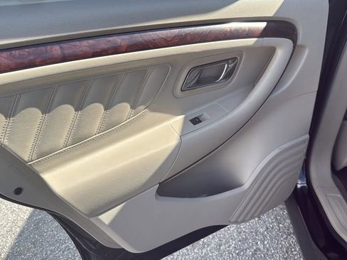Used 2010 Ford Taurus Limited image 9