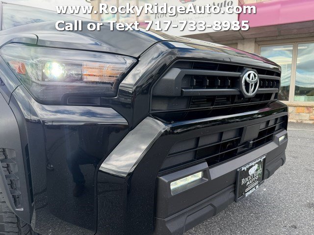 Used 2025 Toyota 4Runner SR5 AWD/4WD image 3