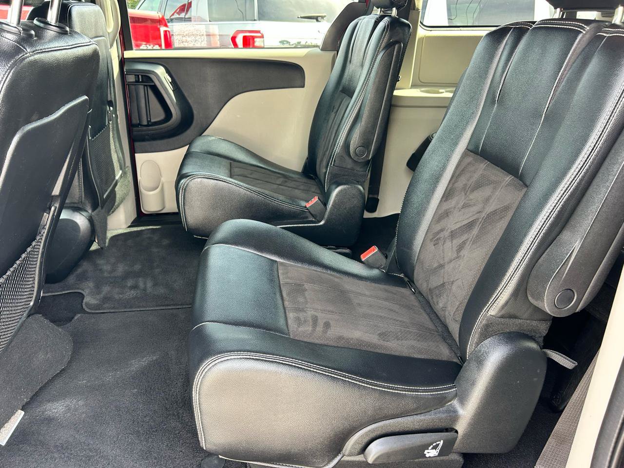 Used 2020 Dodge Grand Caravan SXT FWD image 14
