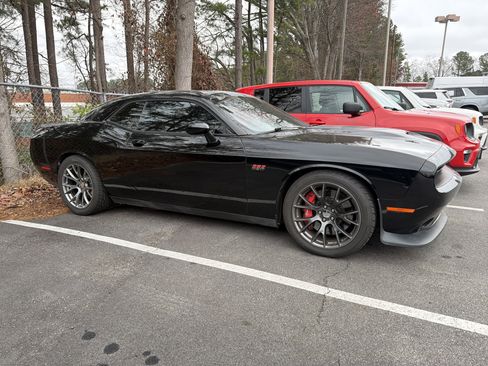 Used 2015 Dodge Challenger SRT w/ Technology Group image 5