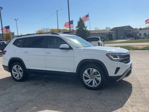 Used 2022 Volkswagen Atlas SE image 2