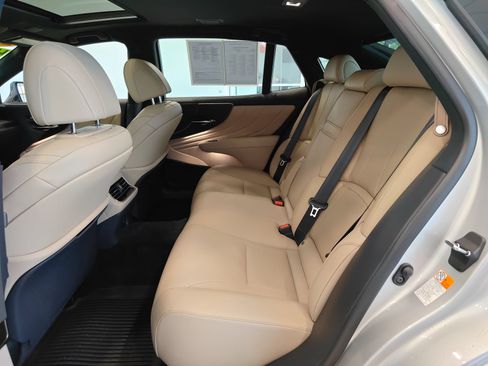 Used 2024 Lexus LS 500 RWD image 15