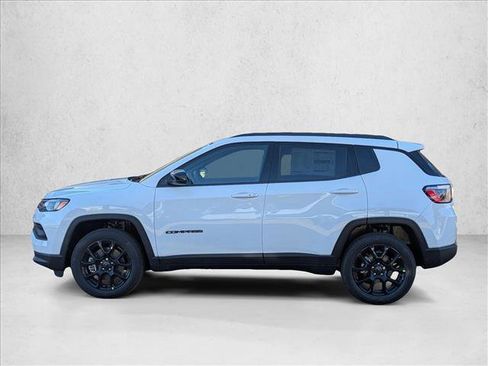 New 2026 Jeep Compass Latitude image 9