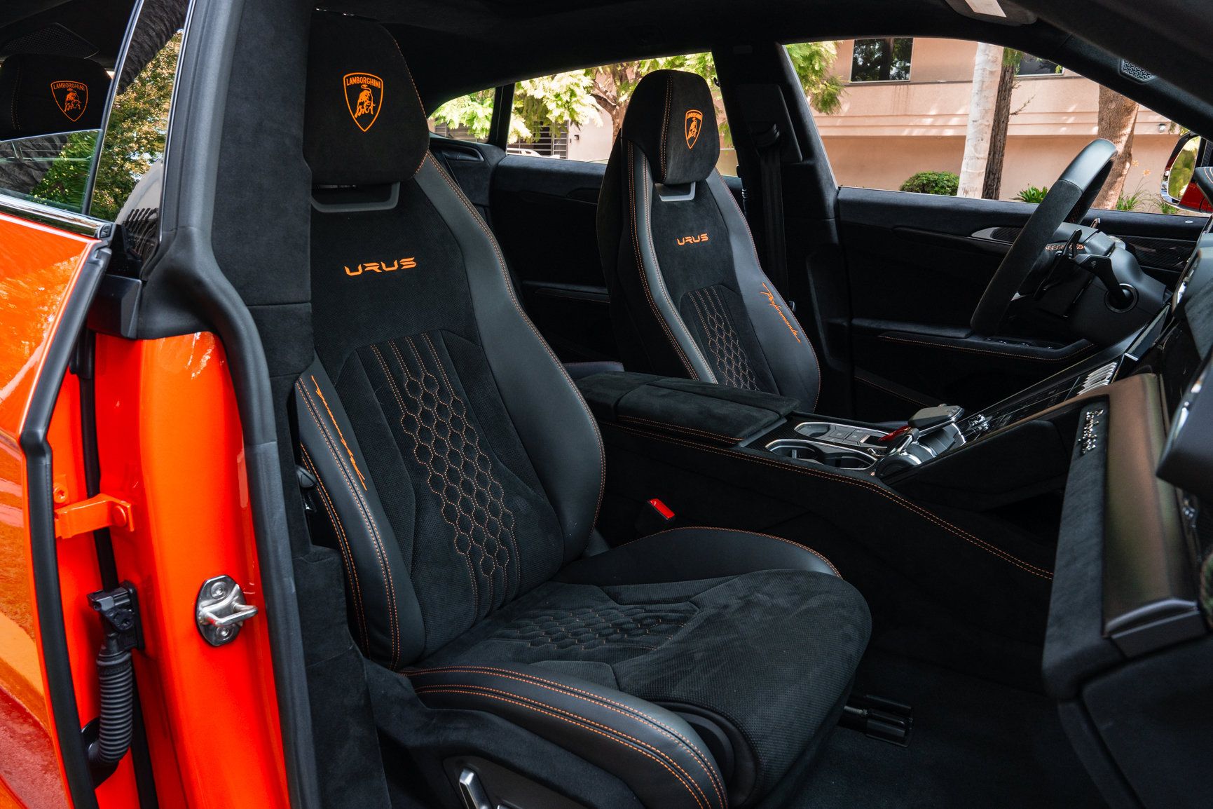Used 2024 Lamborghini Urus Performante AWD/4WD image 8