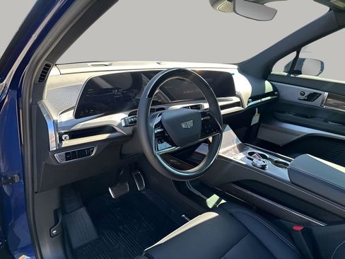New 2026 Cadillac Vistiq Premium Luxury w/ LPO, Floor Liner Package AWD/4WD image 28