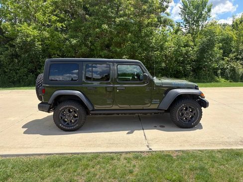 Used 2023 Jeep Wrangler Unlimited w/ Convenience Group AWD/4WD image 10