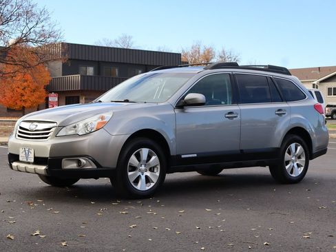 Used 2010 Subaru Outback 3.6R Limited image 11