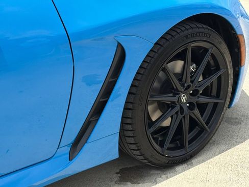 Used 2022 Toyota GR86 Premium RWD image 8