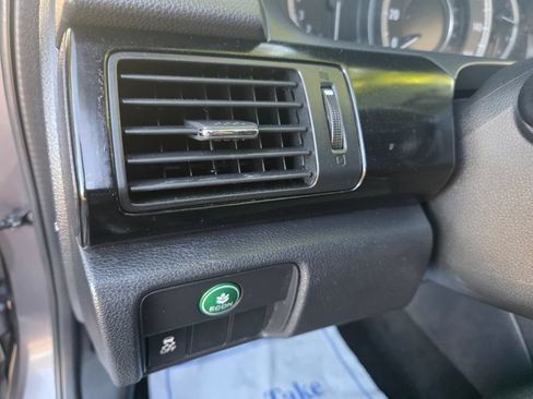 Used 2017 Honda Accord LX image 17