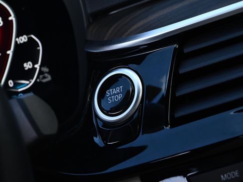 Certified 2022 BMW 530e w/ Premium Package image 29