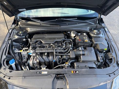 Used 2025 Hyundai Elantra SEL image 18