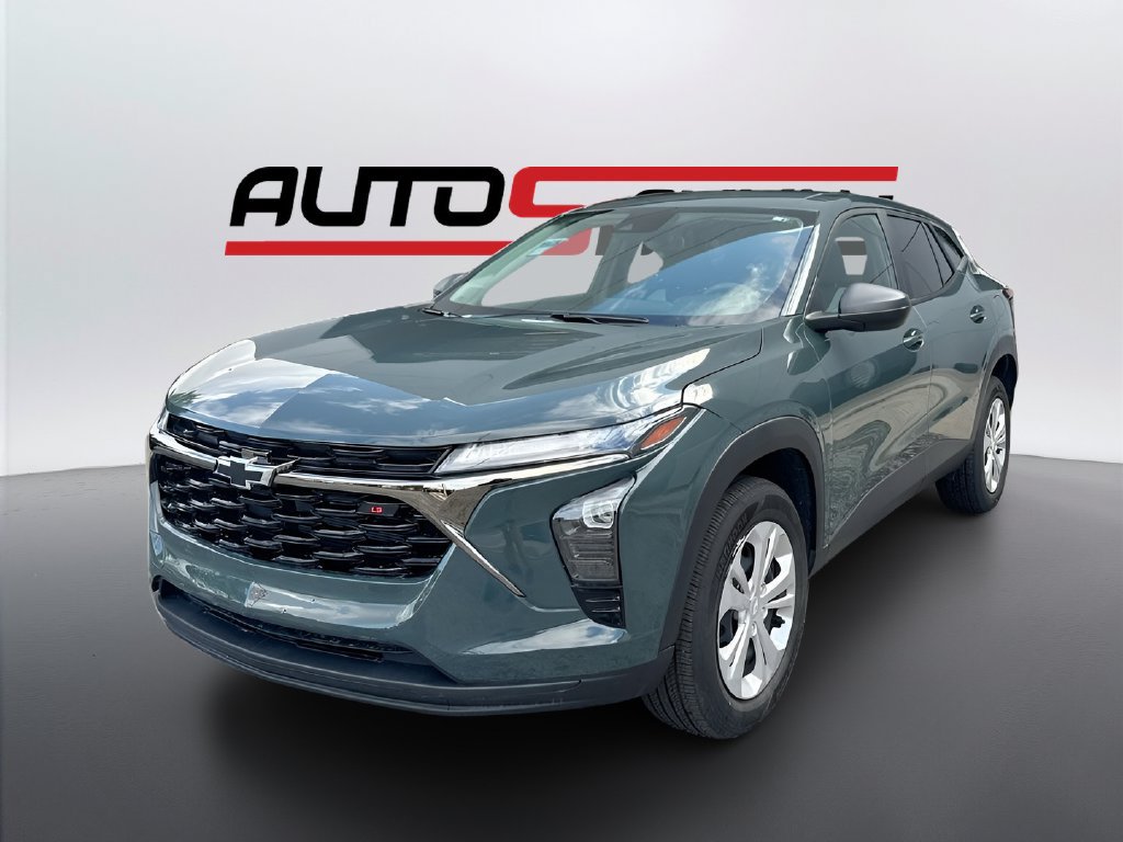 Used 2025 Chevrolet Trax LS FWD image 3