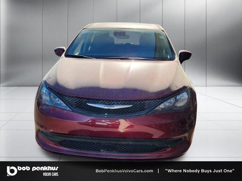 Used 2023 Chrysler Voyager LX image 2