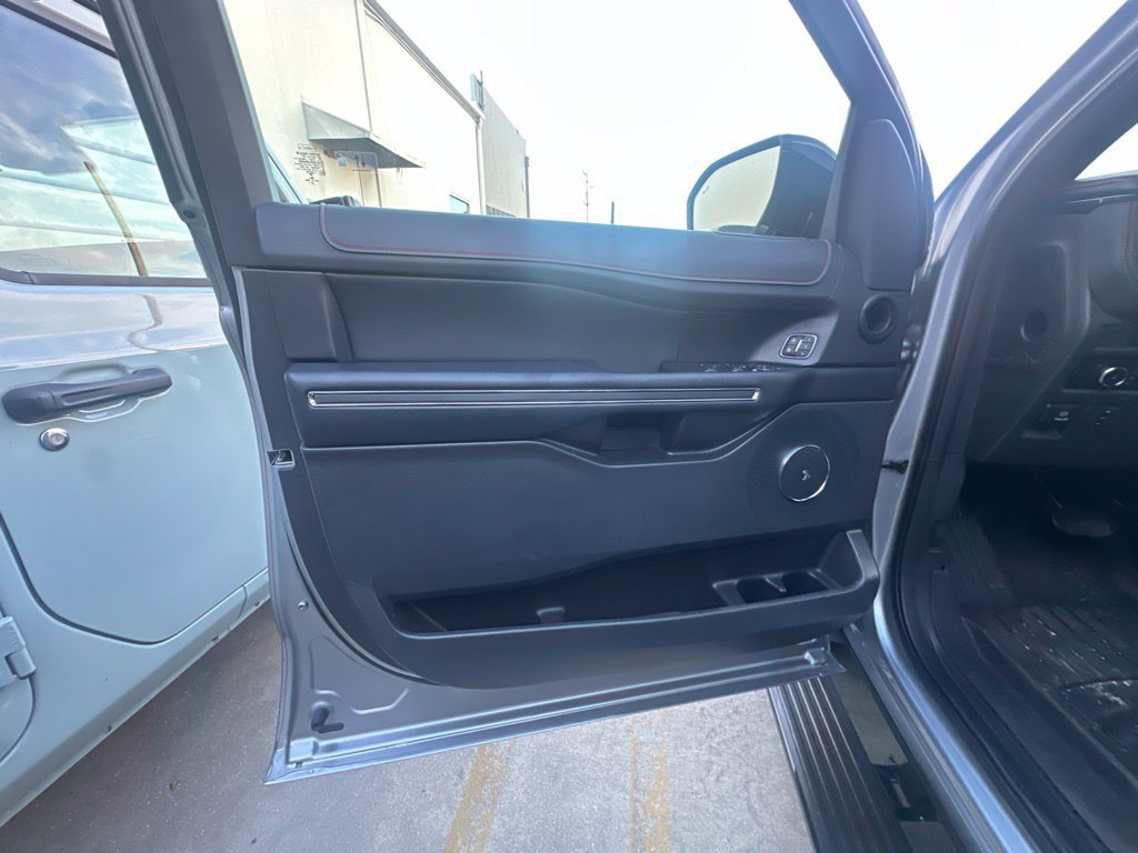 Used 2023 Ford Expedition Limited AWD/4WD image 13