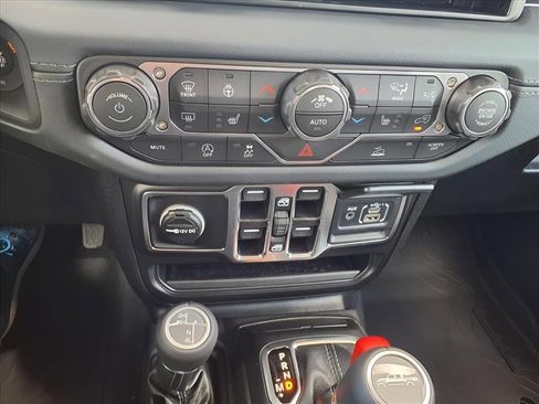 New 2025 Jeep Gladiator High Tide image 12