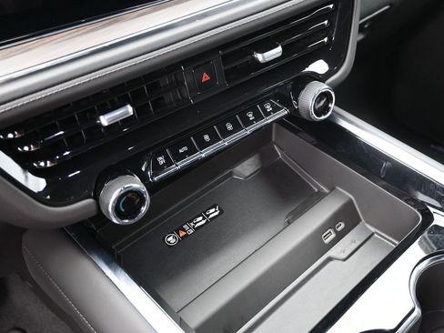 Used 2025 Chevrolet Tahoe Z71 AWD/4WD image 28