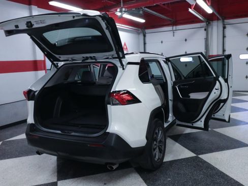 Used 2022 Toyota RAV4 XLE Premium image 25