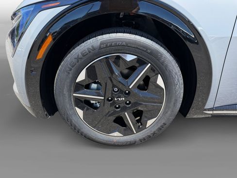New 2026 Kia EV6 Wind RWD image 9