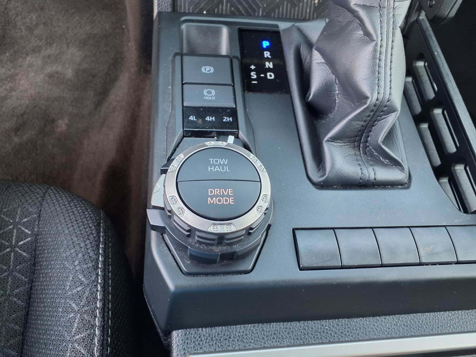 Used 2025 Toyota 4Runner SR5 AWD/4WD image 17