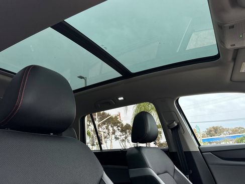 New 2025 Volkswagen Atlas Peak Edition SE AWD/4WD image 18