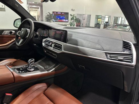 Used 2019 BMW X7 xDrive50i w/ M Sport Package AWD/4WD image 57