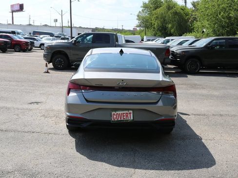 Used 2023 Hyundai Elantra SEL FWD image 4