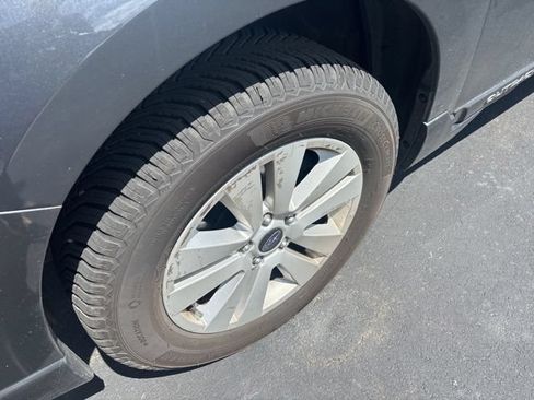 Used 2019 Subaru Outback 2.5i AWD/4WD image 2