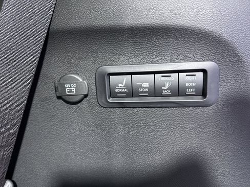 New 2026 Chrysler Pacifica Pinnacle image 21