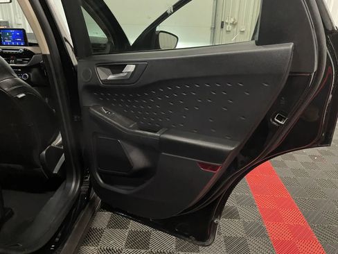 Used 2020 Ford Escape Titanium image 40