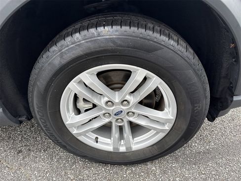 Used 2022 Ford Explorer XLT w/ Equipment Group 202A image 12