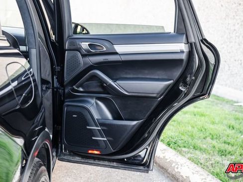 Used 2015 Porsche Cayenne Turbo image 61