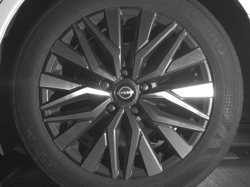 Used 2025 Nissan Altima 2.5 SV FWD image 14