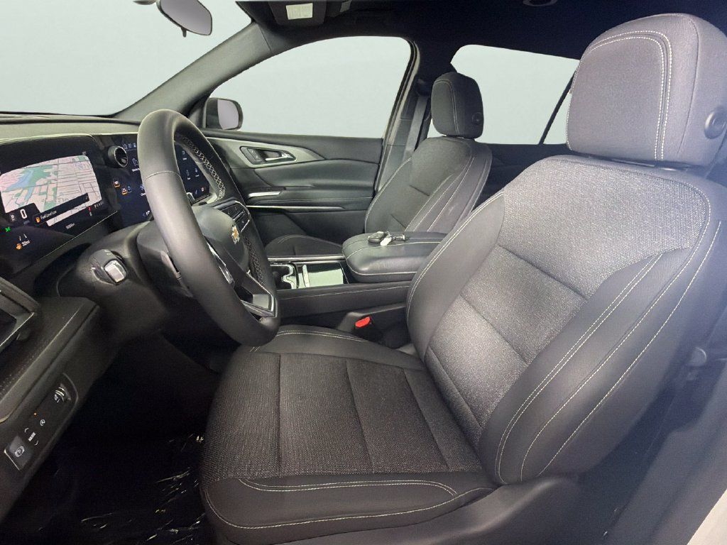 Used 2024 Chevrolet Traverse LT FWD image 17