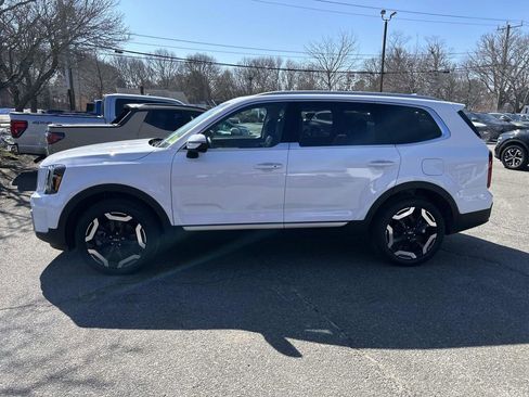 Certified 2025 Kia Telluride S image 6