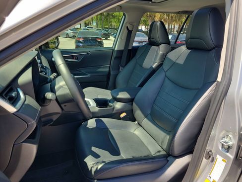 Used 2023 Toyota RAV4 XLE Premium image 17