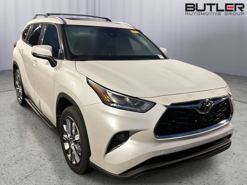 Used 2022 Toyota Highlander Limited AWD/4WD image 1