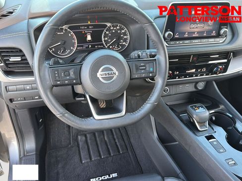Used 2021 Nissan Rogue SV w/ Premium Package FWD image 16
