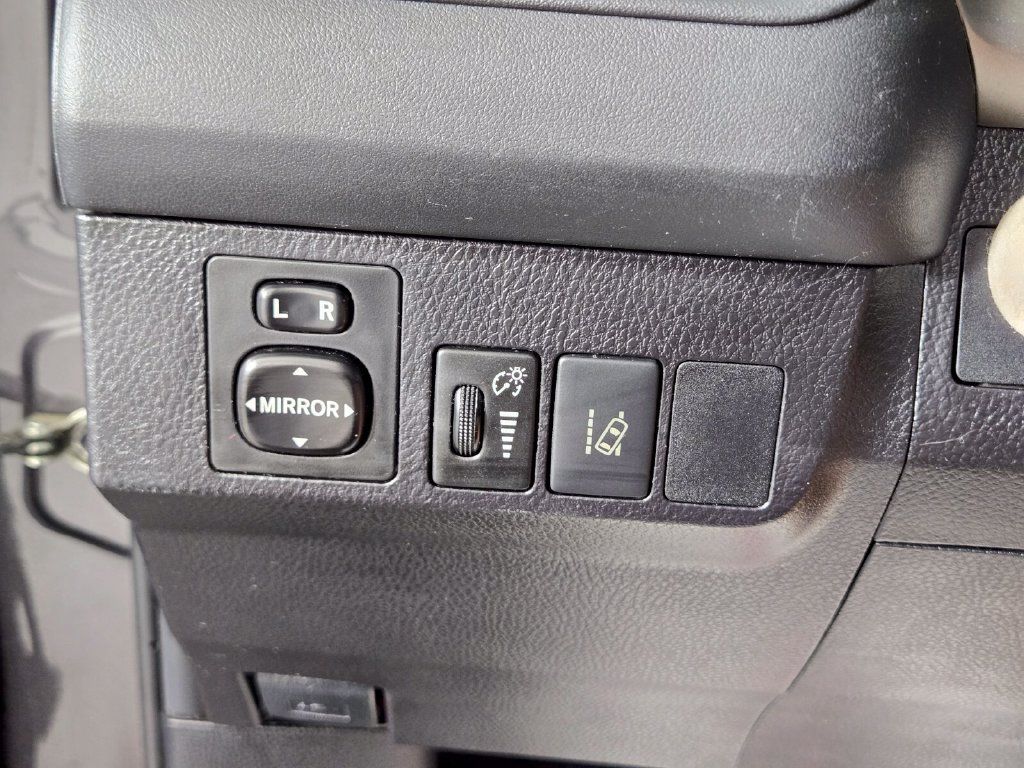 Used 2018 Toyota RAV4 LE w/ Carpet Mat Package FWD image 27